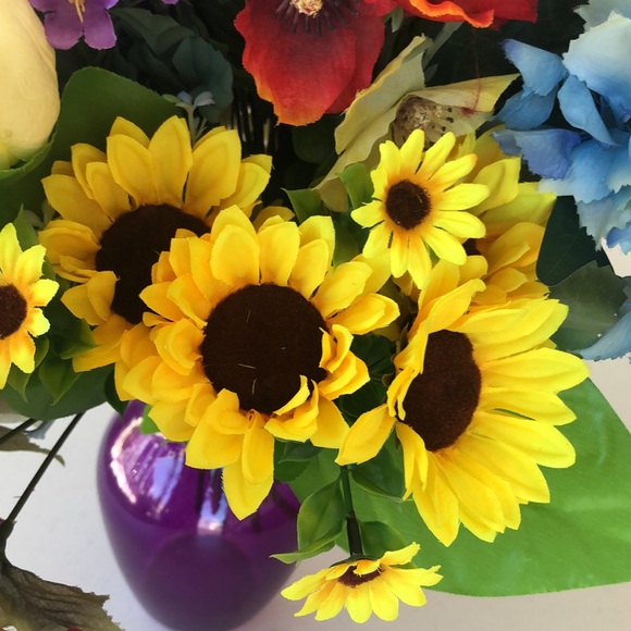 Bundle of many different faux silk flowers!  🌸 💐 - Picture 16 of 16